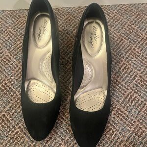 NWOT Dexflex Black Kitten Heel Shoes
